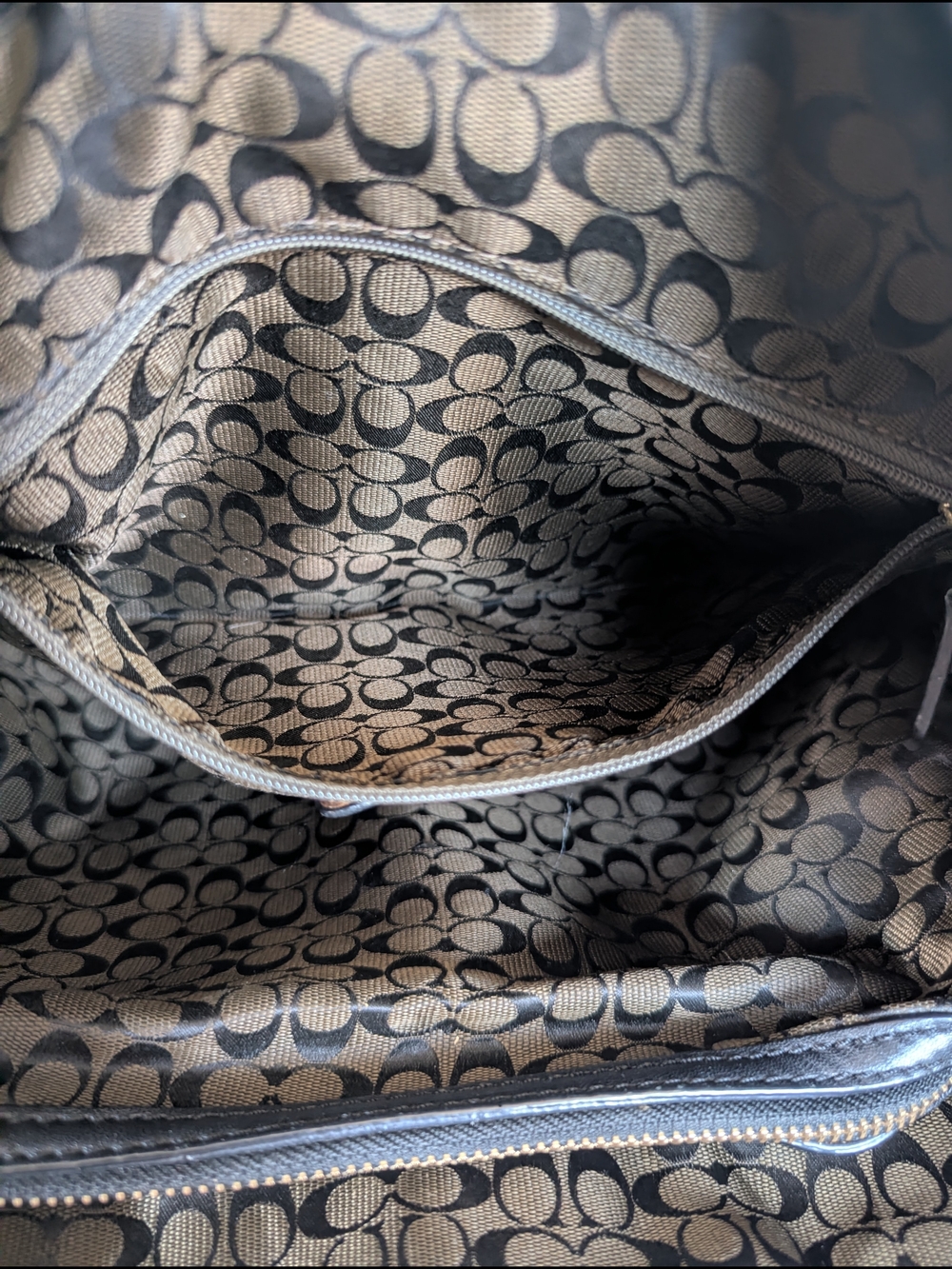 Coach Madison Carlyle Shoulder Bag in black smooth leather. - Picture 10 of 11
